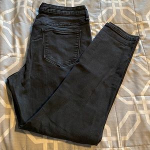 Universal Thread Distressed Skinnies